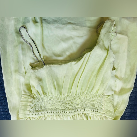 Sexy off shower with floral one shoulder and crystal string on the other. XS-S - Picture 5 of 11